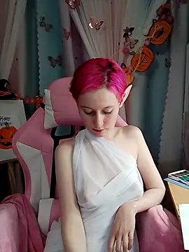 Fuzzy Unicorn online show from October 31, 2025, 7:10 pm