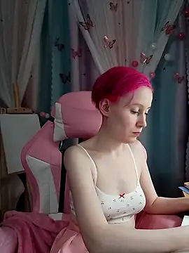 Fuzzy Unicorn online show from November 17, 2025, 7:07 pm