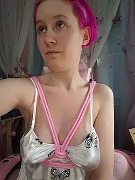 Snapshot of Fuzzy_Unicorn chatting on March 3, 2026, 7:32 pm Fuzzy Unicorn online show from March 3, 2026, 7:32 pm