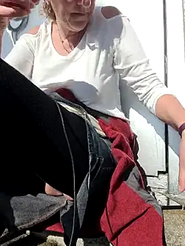 Snapshot of HotWifeLyn68 chatting on February 25, 2026, 12:16 pm HotWifeLyn68 online show from February 25, 2026, 12:16 pm