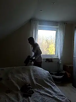 HotWifeLyn68 online show from November 10, 2025, 12:21 pm