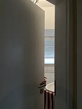 Snapshot of HotWifeLyn68 chatting on March 13, 2026, 11:04 am HotWifeLyn68 online show from March 13, 2026, 11:04 am