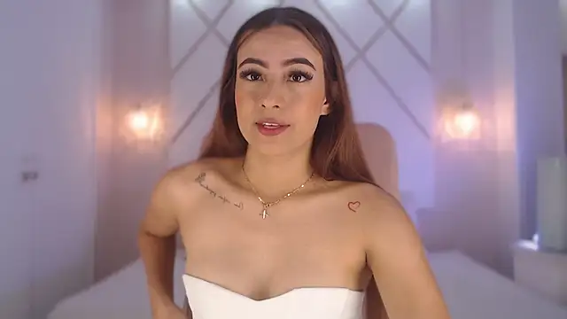 isabellashine online show from September 23, 2025, 4:03 pm