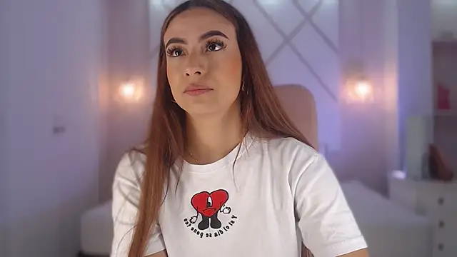 isabellashine online show from October 9, 2025, 2:50 pm