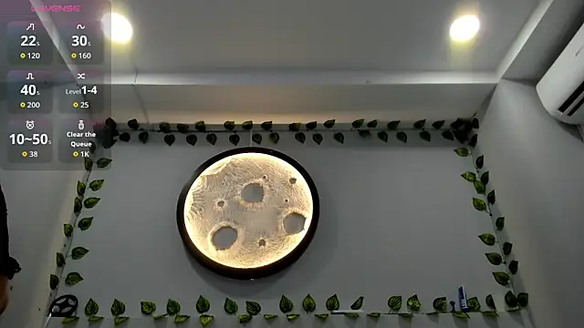 klariz09 online show from February 4, 2026, 7:42 pm