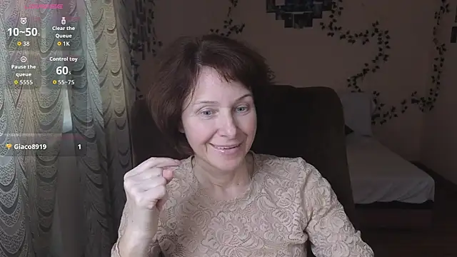 Lia Tito online show from November 3, 2025, 12:42 pm