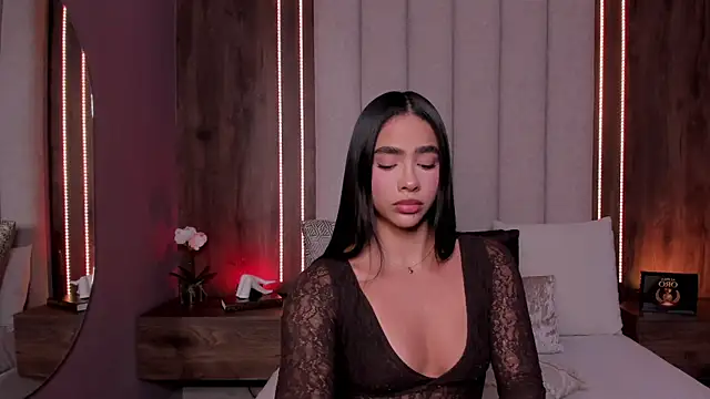 Snapshot of LucySalvatore_ chatting on July 19, 2026, 1:03 am LucySalvatore online show from July 19, 2026, 1:03 am