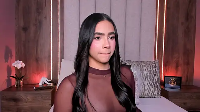 Snapshot of LucySalvatore_ chatting on July 26, 2026, 2:35 pm LucySalvatore online show from July 26, 2026, 2:35 pm