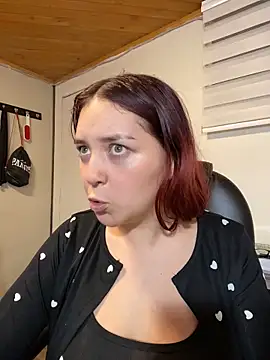 Snapshot of Karen18_boobs chatting on March 18, 2026, 3:20 am Karen18 boobs online show from March 18, 2026, 3:20 am