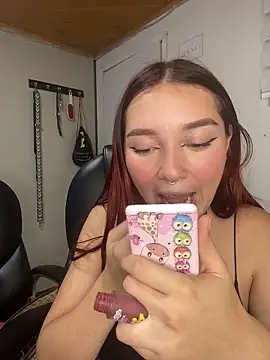 Snapshot of Karen18_boobs chatting on March 7, 2026, 1:12 am Karen18 boobs online show from March 7, 2026, 1:12 am