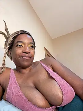 iriebusty online show from April 30, 2026, 8:57 pm