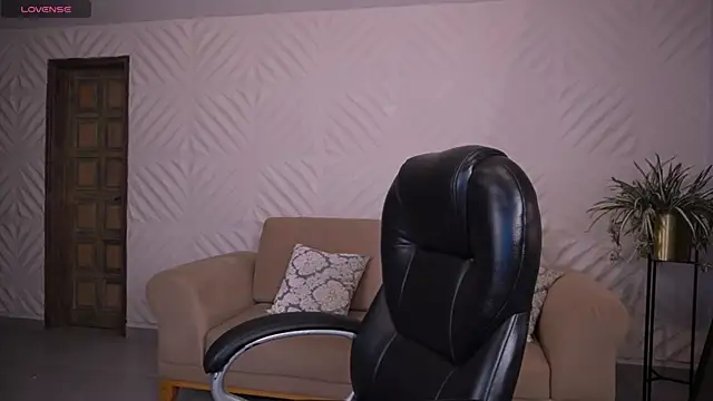 LiamCarterX online show from December 16, 2025, 5:11 am