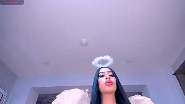 LeahLombardi  online show from October 30, 2025, 3:49 am