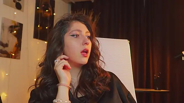 Mary Miiller online show from September 26, 2025, 12:34 pm