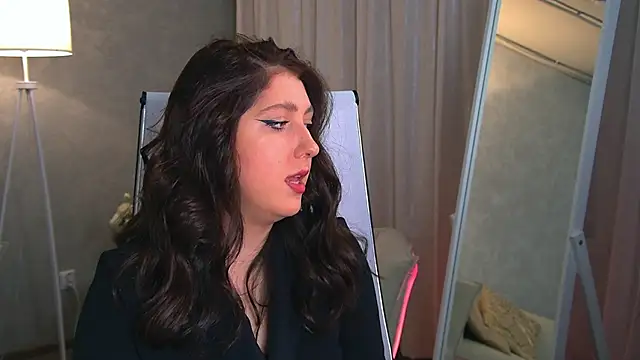 Mary Miiller online show from October 7, 2025, 9:32 am