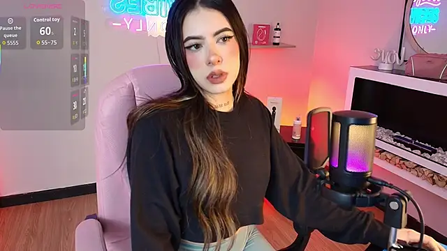 Alice Vixen online show from November 19, 2025, 12:38 pm