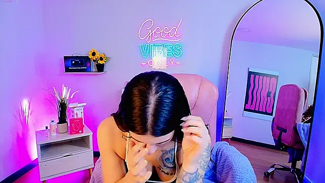 Alice Vixen online show from June 10, 2026, 12:17 pm