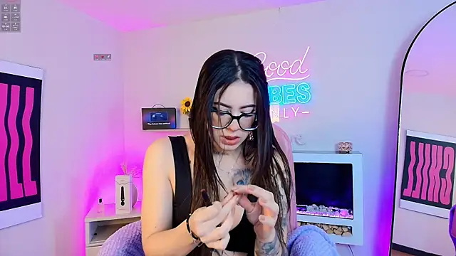 Alice Vixen online show from April 25, 2026, 12:19 pm