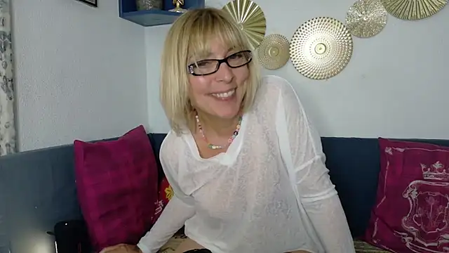 ClassyNAWTYBritMILF online show from March 1, 2026, 10:32 pm