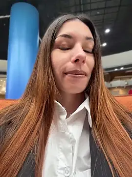 Snapshot of Amelie_Crosby chatting on June 19, 2026, 2:45 pm Amelie Crosby online show from June 19, 2026, 2:45 pm