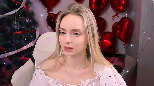 Snapshot of JuliaBrewwer chatting on February 13, 2026, 4:07 pm JuliaBrewwer online show from February 13, 2026, 4:07 pm