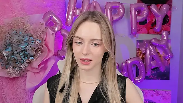 Snapshot of JuliaBrewwer chatting on September 22, 2025, 10:43 am JuliaBrewwer online show from September 22, 2025, 10:43 am