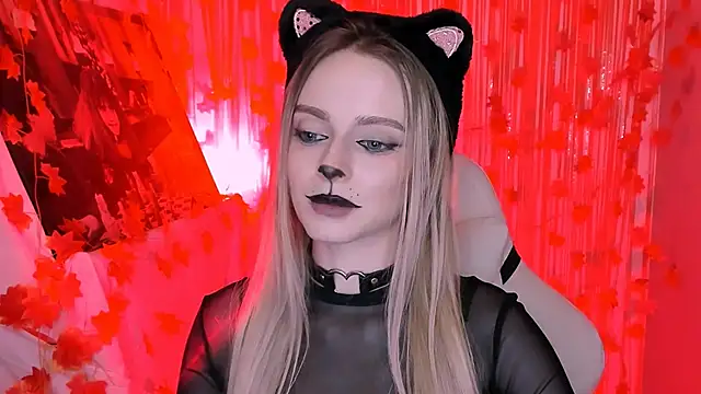 Snapshot of JuliaBrewwer chatting on October 31, 2025, 1:41 pm JuliaBrewwer online show from October 31, 2025, 1:41 pm