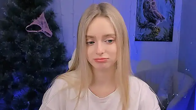 Snapshot of JuliaBrewwer chatting on December 19, 2025, 2:41 pm JuliaBrewwer online show from December 19, 2025, 2:41 pm