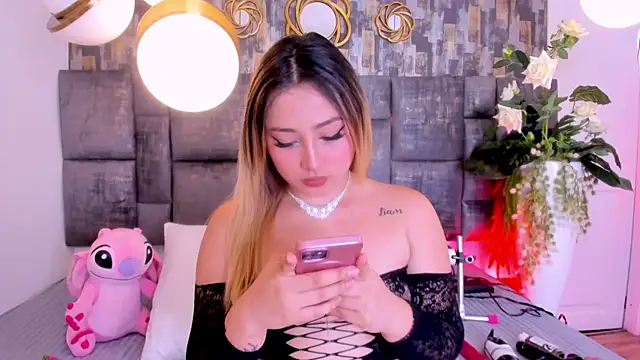 PatyLawrence online show from November 7, 2025, 4:17 am