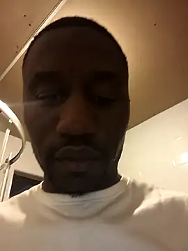 Snapshot of Thasdwn23 chatting on November 8, 2025, 6:11 pm Thasdwn23 online show from November 8, 2025, 6:11 pm