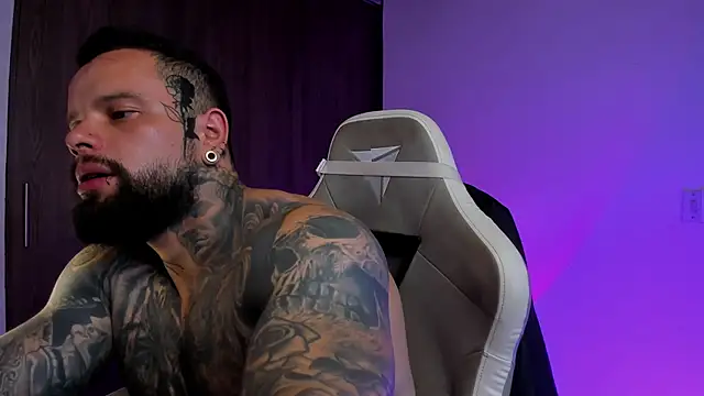 Snapshot of natevillage chatting on October 4, 2025, 10:11 pm natevillage online show from October 4, 2025, 10:11 pm