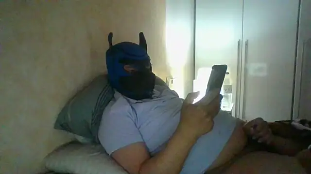 Snapshot of soumicuckold1 chatting on March 16, 2026, 12:18 am soumicuckold1 online show from March 16, 2026, 12:18 am