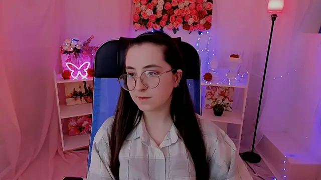 VirtuallVoyant online show from September 17, 2025, 4:36 am