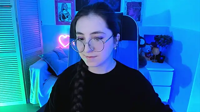 VirtuallVoyant online show from October 13, 2025, 7:21 am