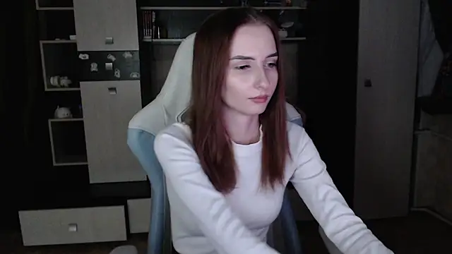 Cutti Crystal online show from December 4, 2025, 11:04 pm