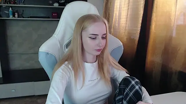 Cutti Crystal online show from March 10, 2026, 11:25 am