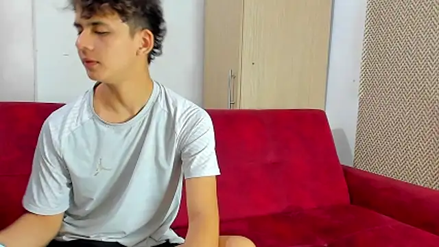 willy sexxx18 online show from April 29, 2026, 8:26 pm