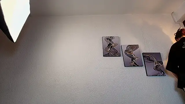 Snapshot of Rossi_ss1 chatting on March 18, 2026, 4:04 am Rossi ss1 online show from March 18, 2026, 4:04 am