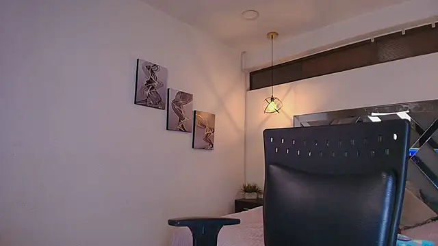 Snapshot of Rossi_ss1 chatting on March 5, 2026, 4:20 am Rossi ss1 online show from March 5, 2026, 4:20 am