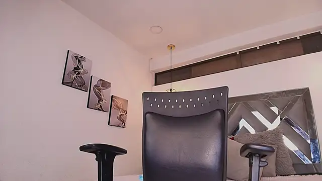 Snapshot of Rossi_ss1 chatting on February 27, 2026, 6:02 am Rossi ss1 online show from February 27, 2026, 6:02 am