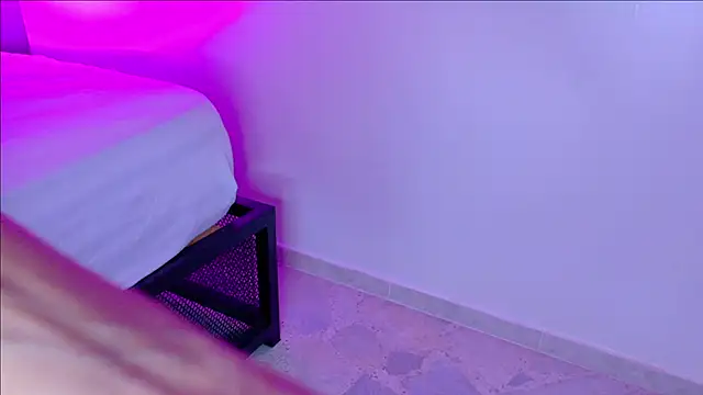 Taylorsmitth  online show from February 2, 2026, 12:04 pm