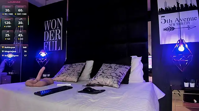 MarianaaSantos online show from October 4, 2025, 5:03 pm