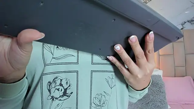 Snapshot of cloesummerr_ chatting on March 25, 2026, 12:59 pm cloesummerr online show from March 25, 2026, 12:59 pm