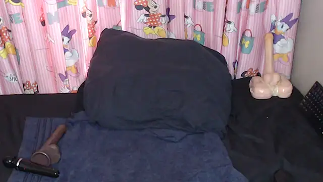 TrishahXo online show from June 10, 2026, 8:48 am