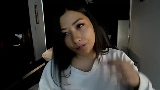 Mia 1120 online show from September 9, 2025, 5:33 pm