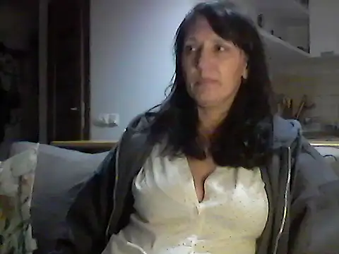 Elena48324 online show from December 3, 2025, 6:18 pm