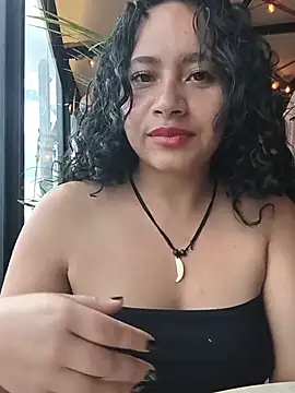 Snapshot of Yaya_watson chatting on July 10, 2026, 7:25 pm Yaya watson online show from July 10, 2026, 7:25 pm