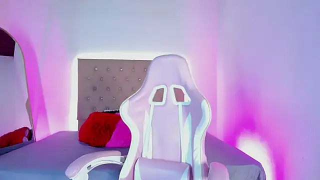 Zafiro  Brown online show from September 12, 2025, 1:22 pm