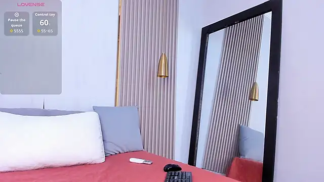 Skylar Smith  online show from October 29, 2025, 12:37 pm