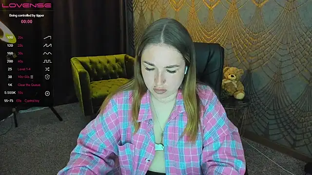 Sofii darling online show from May 4, 2026, 4:43 pm
